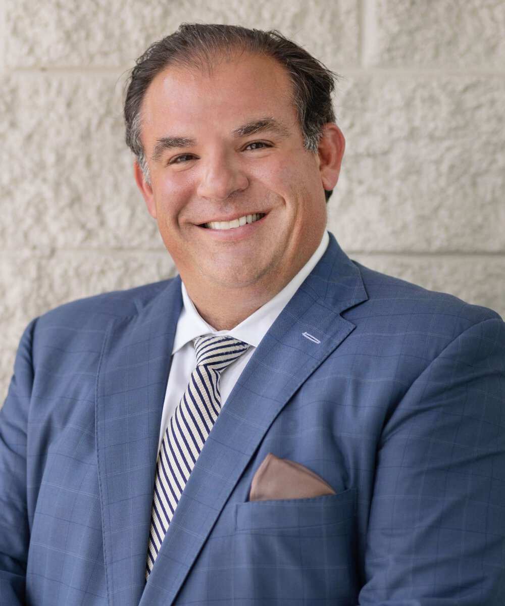 Jacksonville Latisse provider Dr. Roberto Garcia